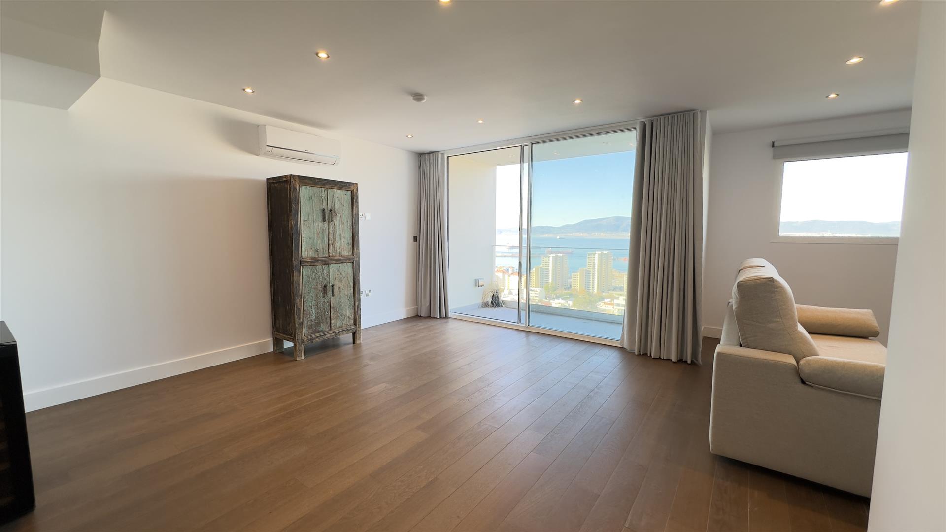 Image of Apartment - 3 Bedrooms - 2 Bathrooms for Rental in Arengos Gardens-Gibraltar, Image 9
